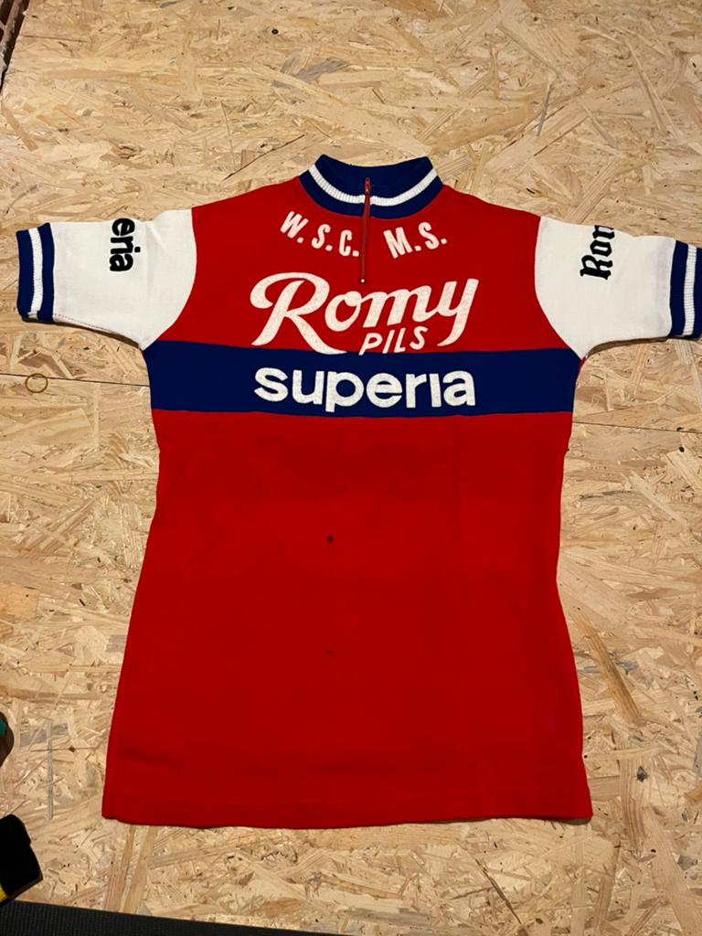 Oude wollen koerstrui roman romy pils superia, Enlèvement ou Envoi