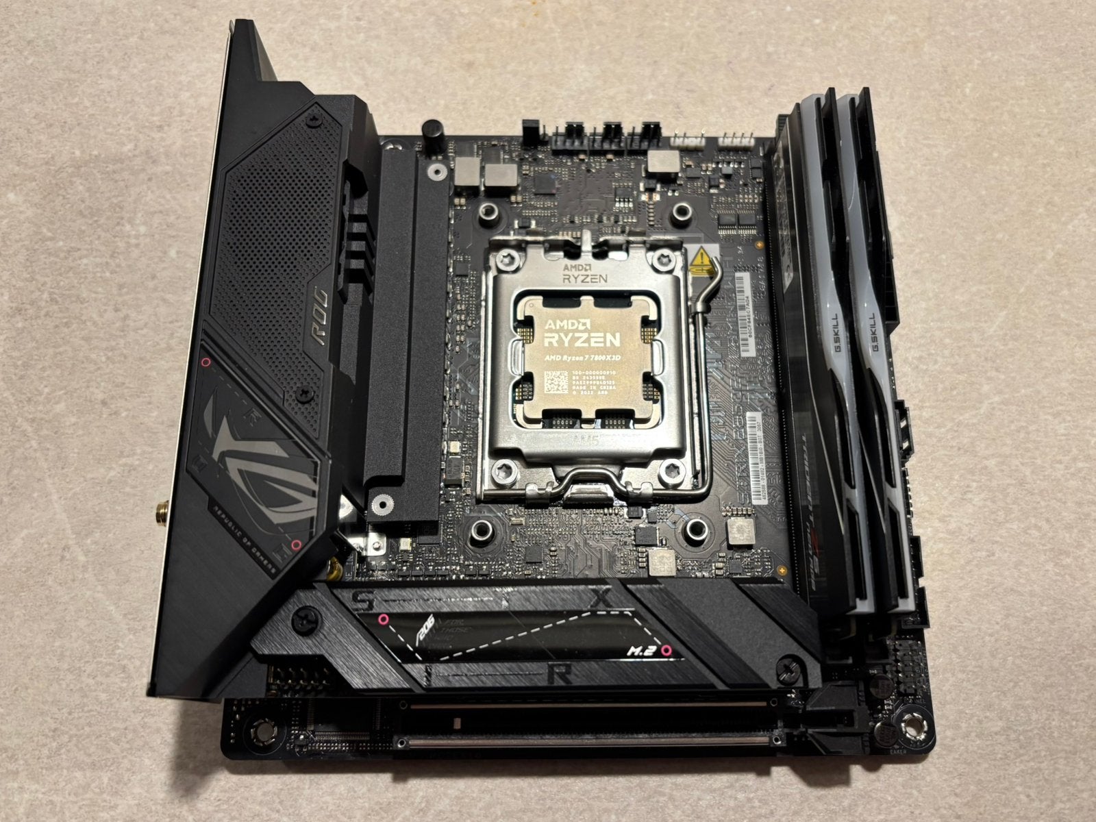 Kit ITX AM5 DDR5 : 7800X3D + B650E ROG + 32 GB 6000 MHz CL30, Informatique & Logiciels, Enlèvement, Comme neuf, DDR5