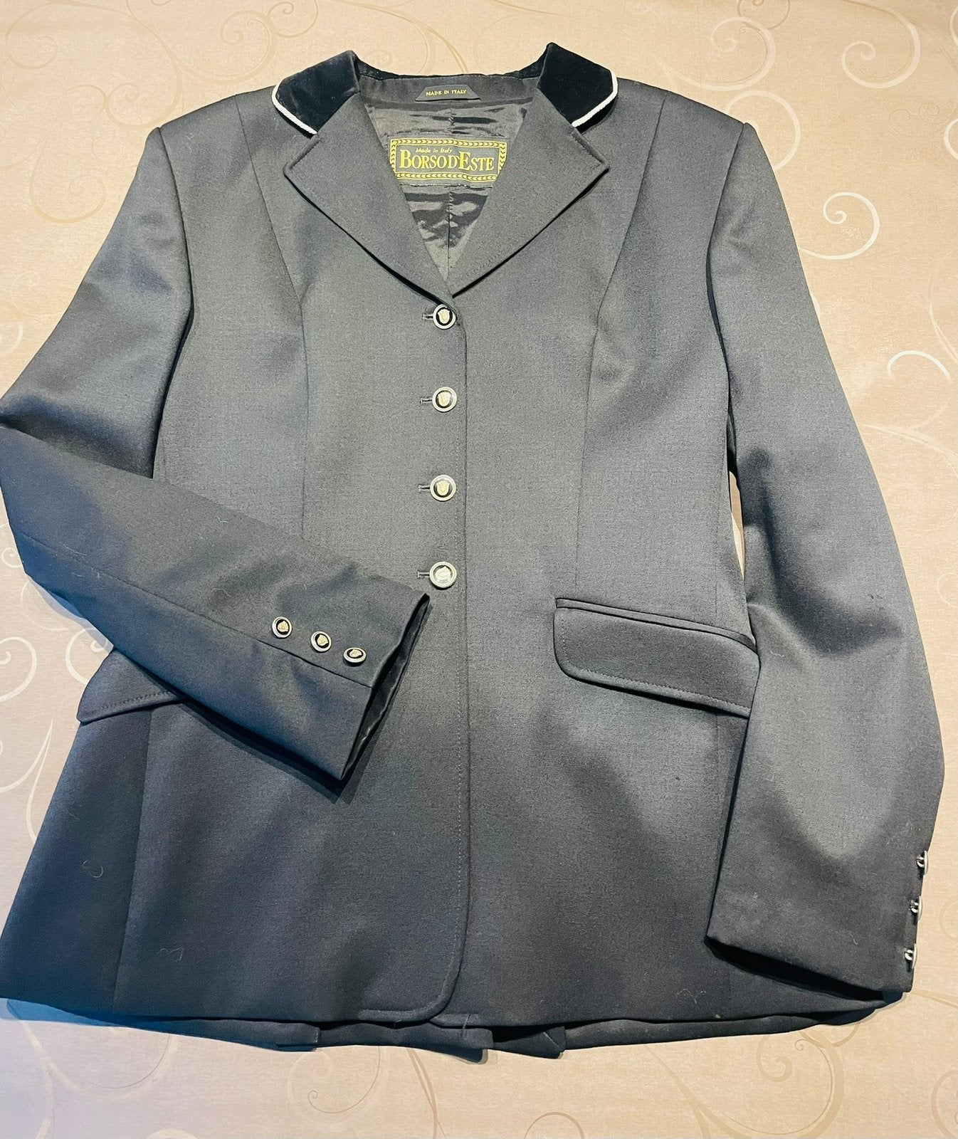Dressuur wedstijdjas + wit sjaaltje, Kleding | Dames, Jasjes, Kostuums en Pakken, Zwart, Maat 42/44 (L), Ophalen of Verzenden