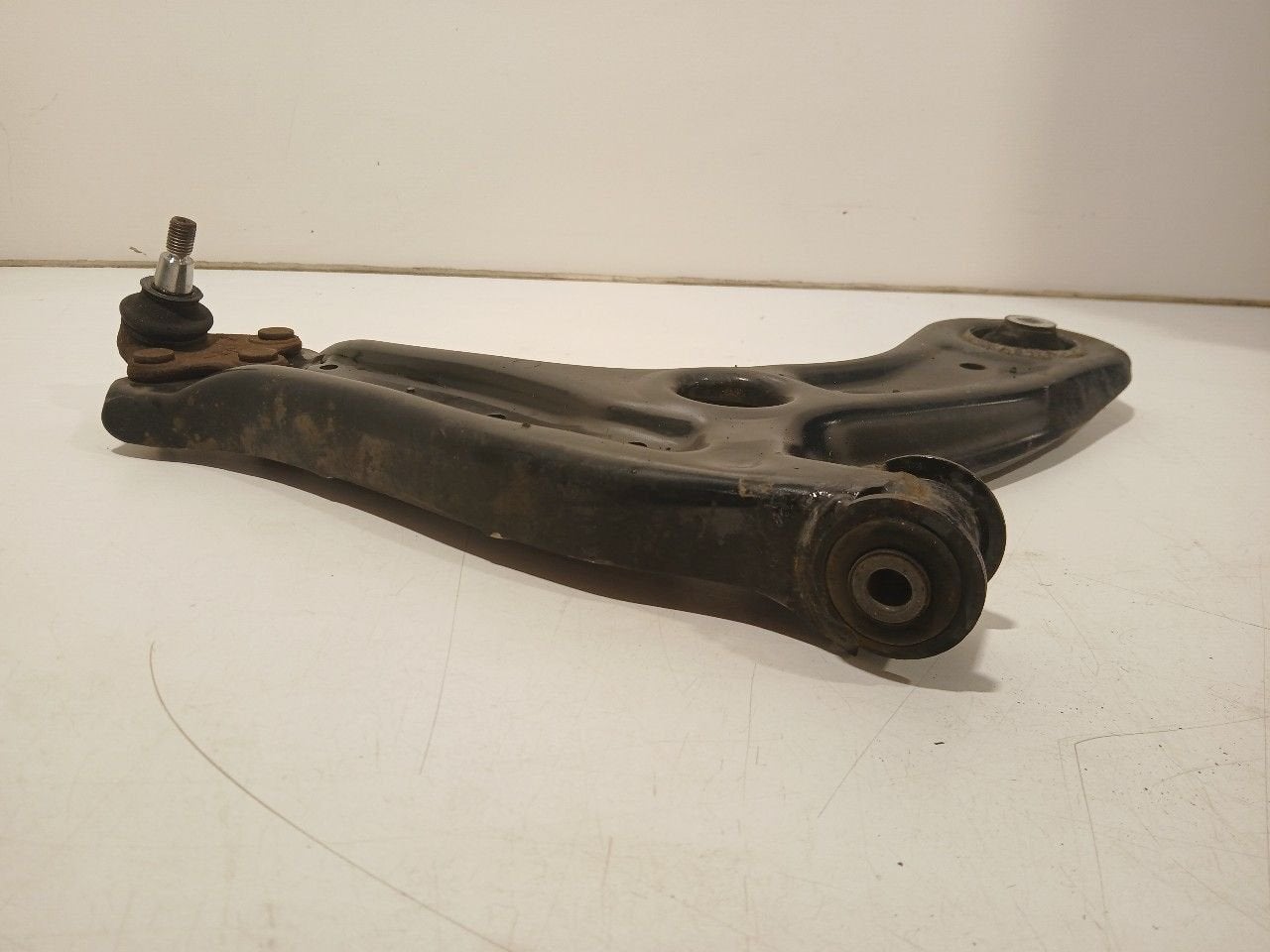 Draagarm rechts voor onder Skoda Fabia, Onderdelen@venauto.nl, Van der Ven Autorecycling B.V., Ettenseweg 76, 4706 PB Roosendaal, The Netherlands