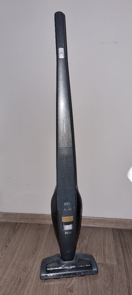 Steelstofzuiger AEG, Elektronische apparatuur, Gebruikt, Ophalen of Verzenden, Geschikt voor tapijt, Reservoir