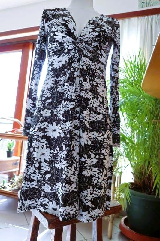 bloemen zwart wit jurk, Kleding | Dames, Jurken, Gedragen, Maat 42/44 (L), Wit, Onder de knie, Ophalen of Verzenden
