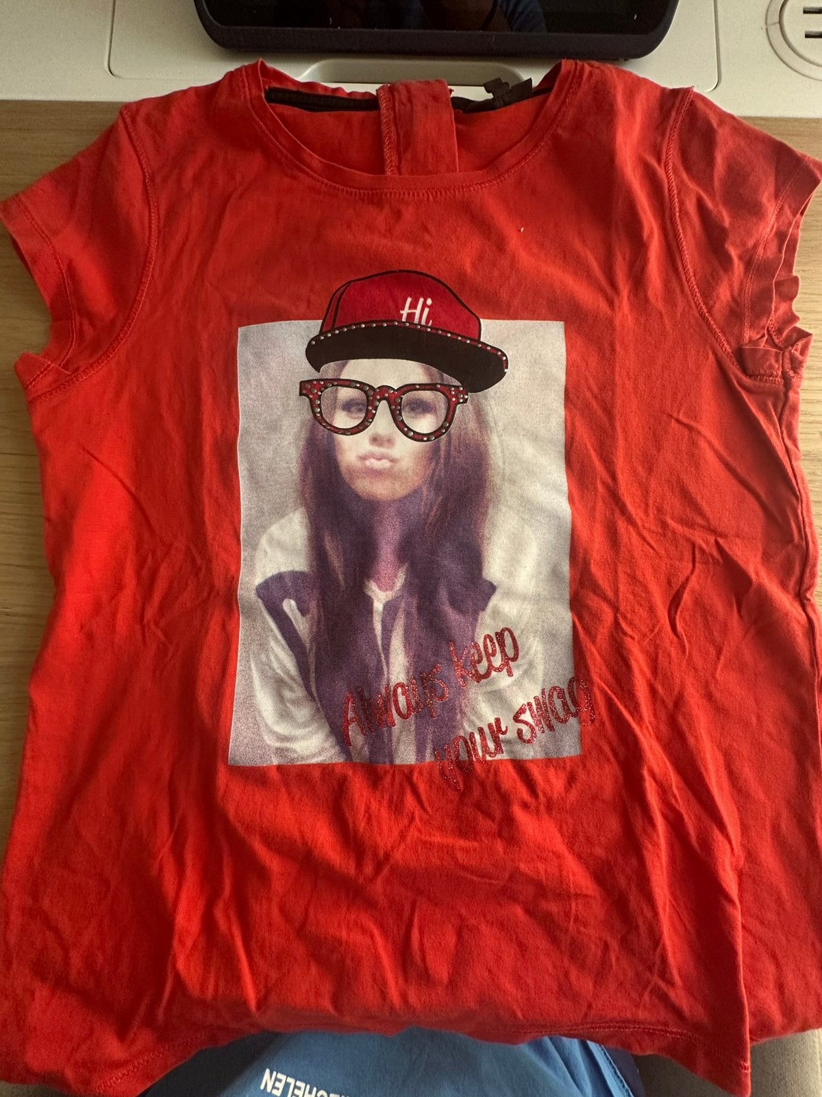 Tee-shirt rouge, Enlèvement ou Envoi, Comme neuf