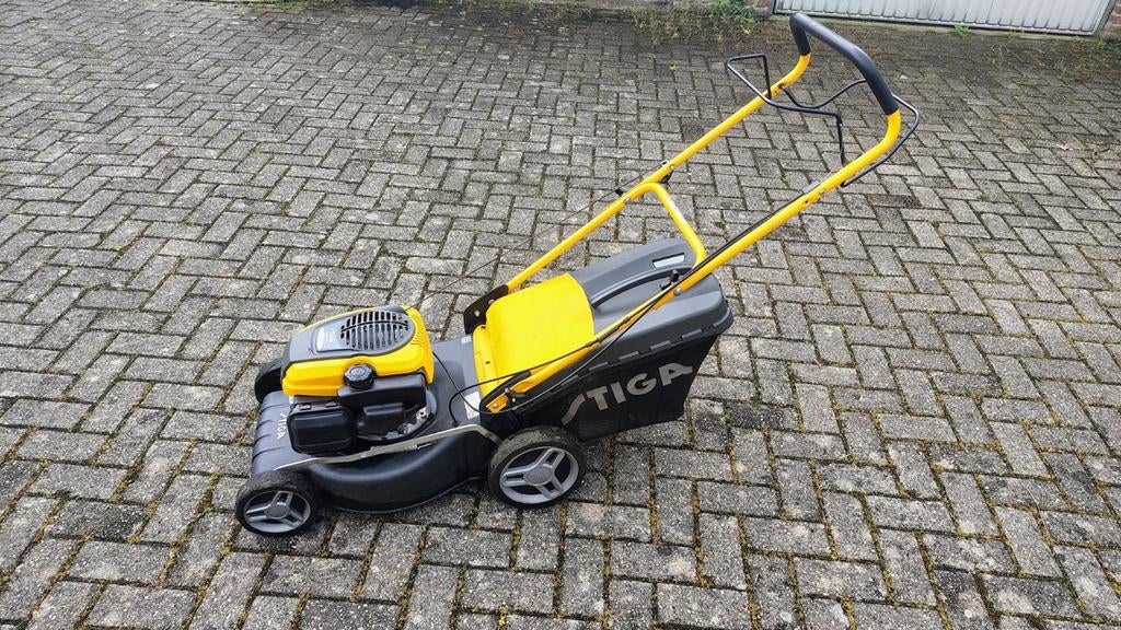 Stiga Benzine grasmaaier., Ophalen, Cirkelmaaier, Gebruikt, Opvangbak