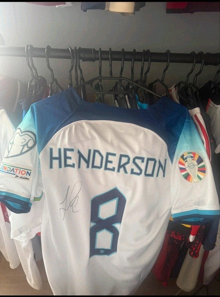 Gesigneerd Voetbal shirt, Enlèvement ou Envoi, Maillot