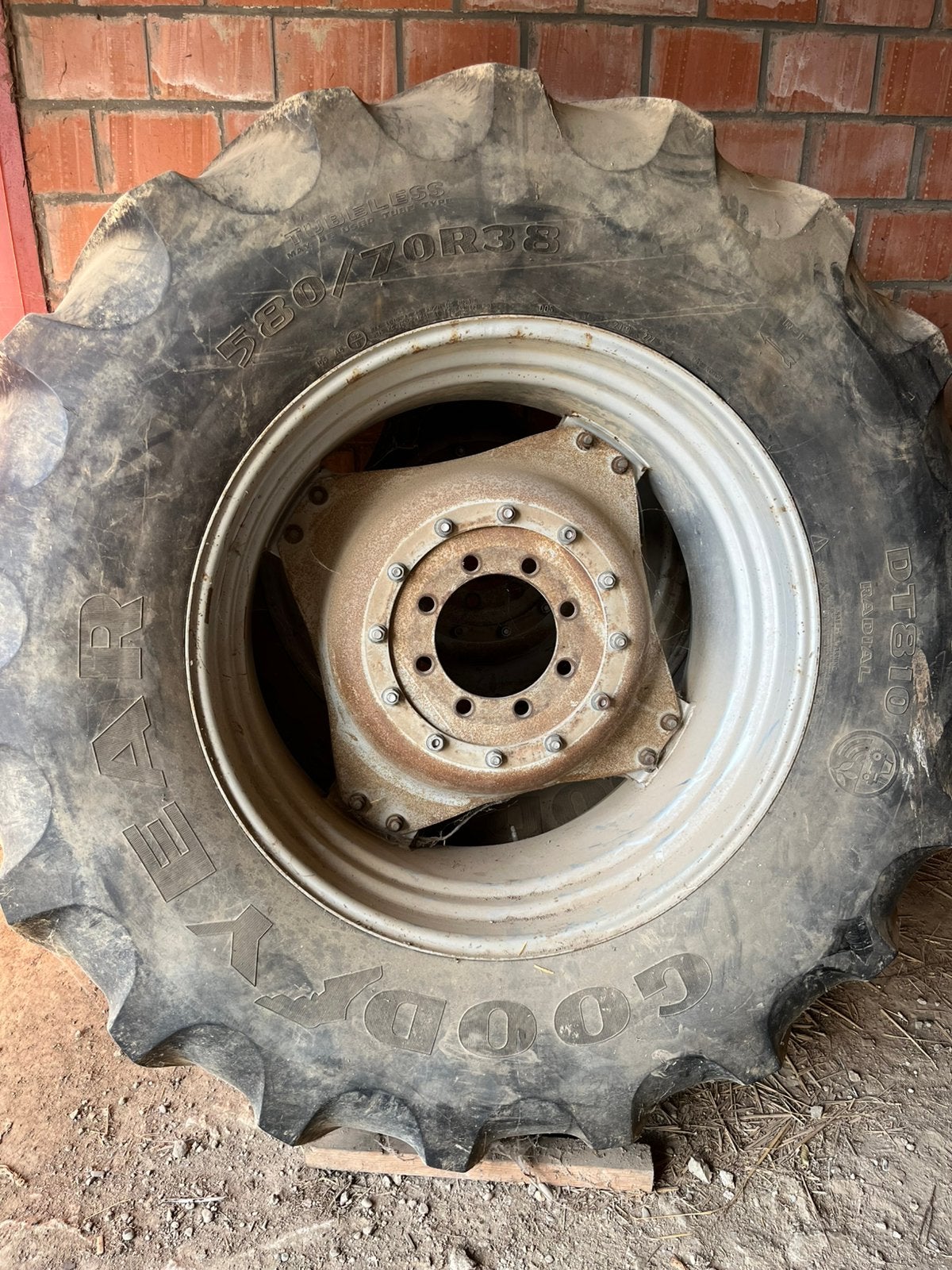 Pneus de tracteur 580/70R38, Enlèvement