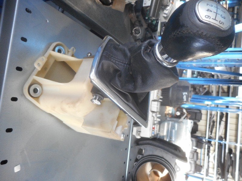 SELECTEUR DE VITESSES Ford Focus 2 C+C (5m5r7c453la), Henry-Ford-Straße  1
50735  Köln, DE, Ford-Werke GmbH, Kunden@ford.com, Ford