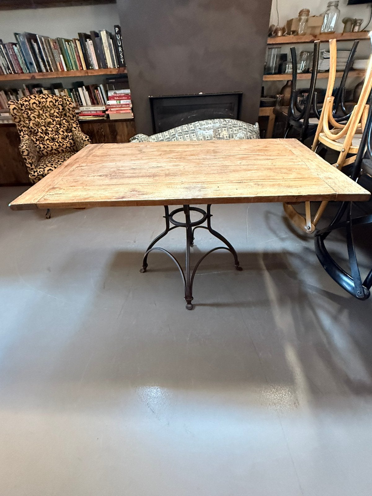 Table basse en bois massif avec structure en fer forgé, 100 à 150 cm, Quatre personnes, Enlèvement, Utilisé