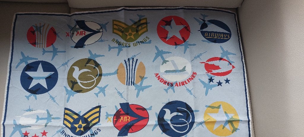 Zijden sjaal carré vliegtuigen Andres airlines 100% zijde, Xandres, Ophalen of Verzenden, Zo goed als nieuw, Sjaal