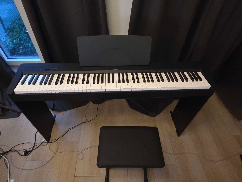Kit yamaha p145 piano + meuble Yamaha L-100B, Musique & Instruments, Comme neuf, Digital, Enlèvement, Piano