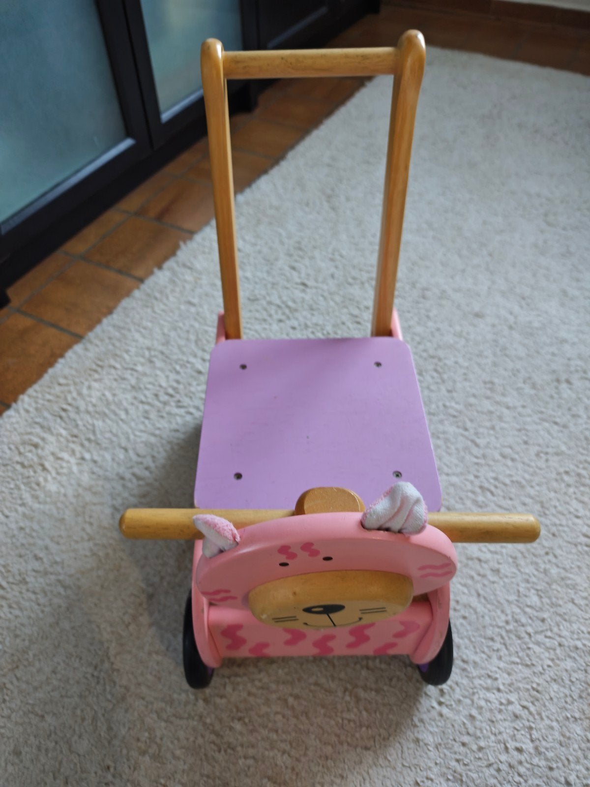 Houten loopwagen, Ophalen