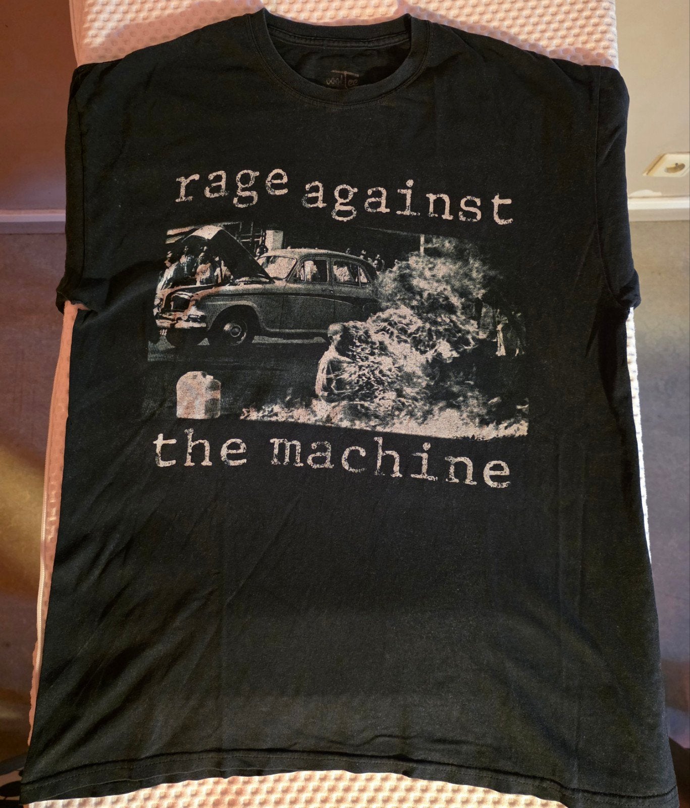Rage Against The Machine T- shirt en boek voor gitaar, Boeken, Ophalen of Verzenden, Gelezen, Artiest