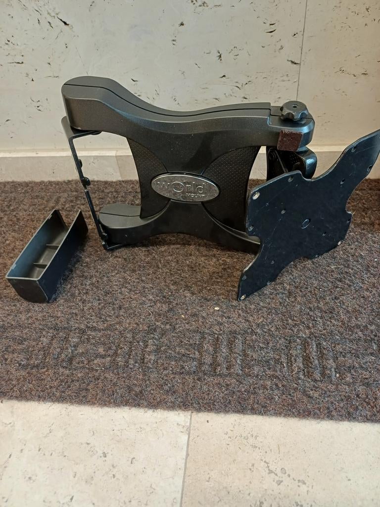 Tv wandbeugel, Ophalen