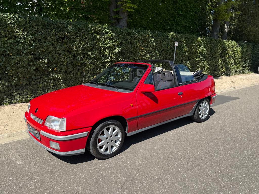 Opel Kadett Cabrio GSI look, Auto's, Opel, Particulier, Kadett, Benzine, Cabriolet, 3 deurs, Handgeschakeld, Rood, Zwart, Stof