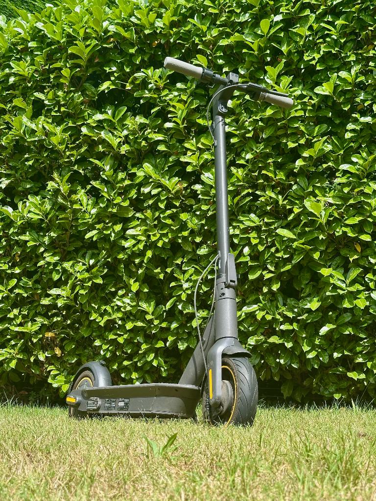 Step Segway Ninebot Max G30 – met extra’s, Fietsen en Brommers, Steps, Gebruikt, Elektrische step (E-scooter), Ophalen