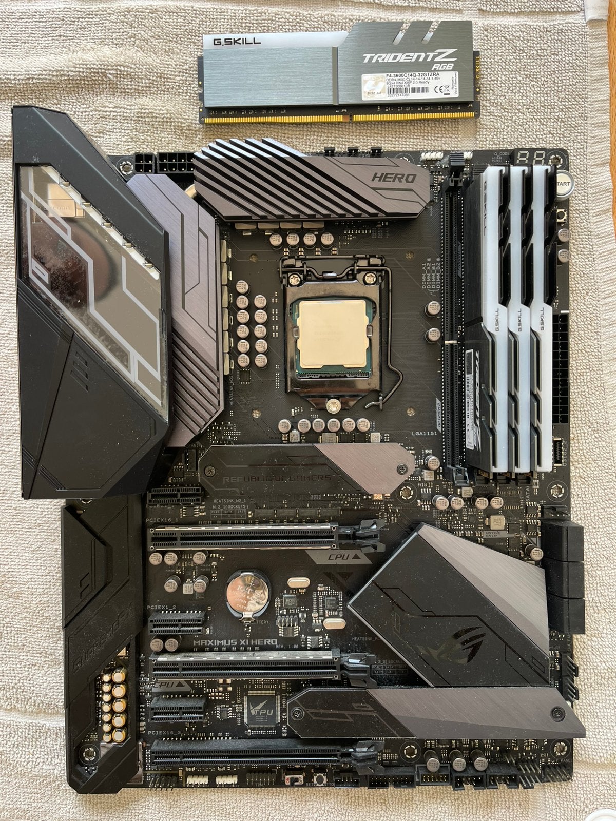 Lot carte mère /4 memoires vives processeur (cpu), Informatique & Logiciels, Cartes mères, Envoi, Utilisé, Intel, DDR4