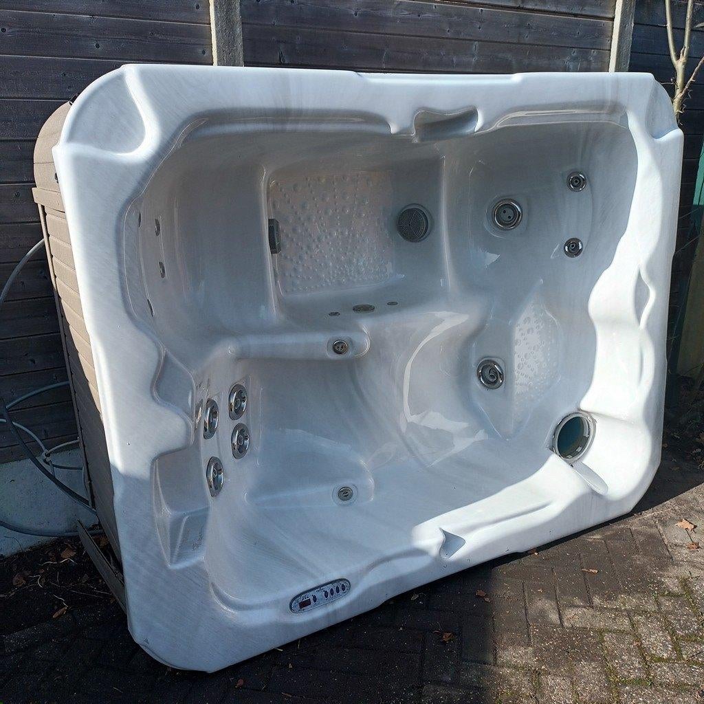Gebruikte 4 persoons jaccuzzi, Ophalen, Gebruikt, Vast