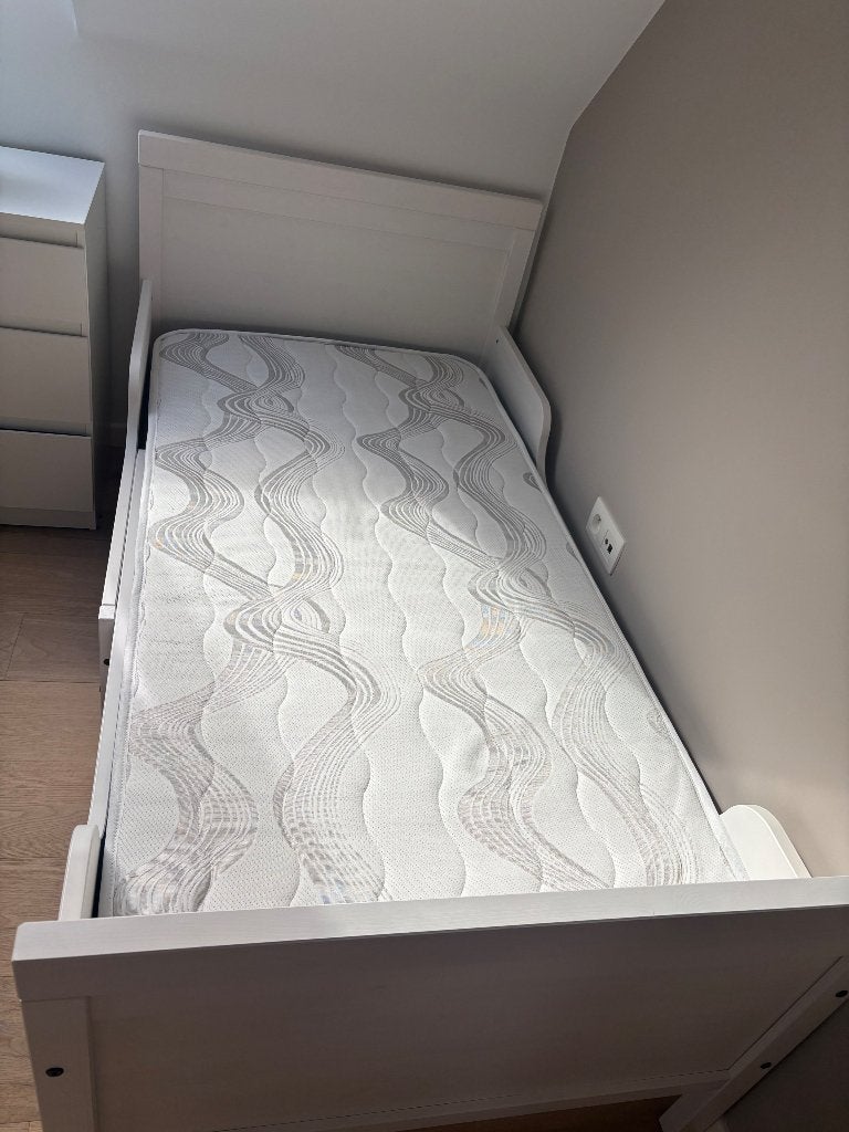 Lit enfant +matelas, Enfants & Bébés, Chambre d'enfant | Lits, Comme neuf, 180 cm ou plus, 85 à 100 cm, Sommier à lattes, Matelas