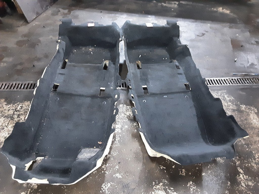 JEU DE TAPIS Porsche Taycan (Y1A) (01-2019/12-2023), Utilisé, Rue de l'Espoir 34 34
4030  GRIVEGNÉE, BE, Info@Collignon.be, Mevr. I. Hauben