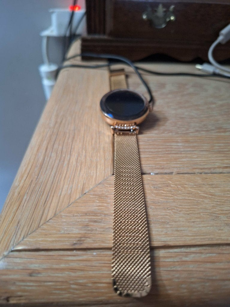 Smartwatch dames, Bijoux, Sacs & Beauté, Montres | Femmes, Montre-bracelet, Autres marques, Comme neuf, Or