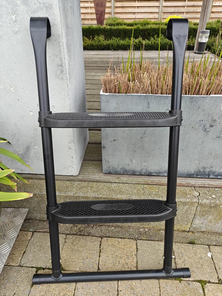Trapje voor trampoline, Ophalen