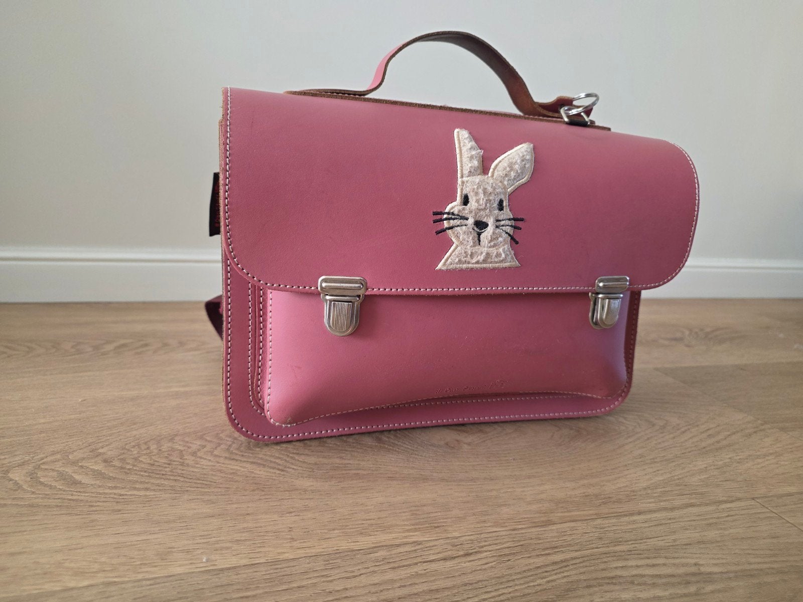 Lederen kleutertas met magneetsluiting - Own Stuff Rabbit An, Handtassen en Accessoires, Tassen | Schooltassen, Ophalen