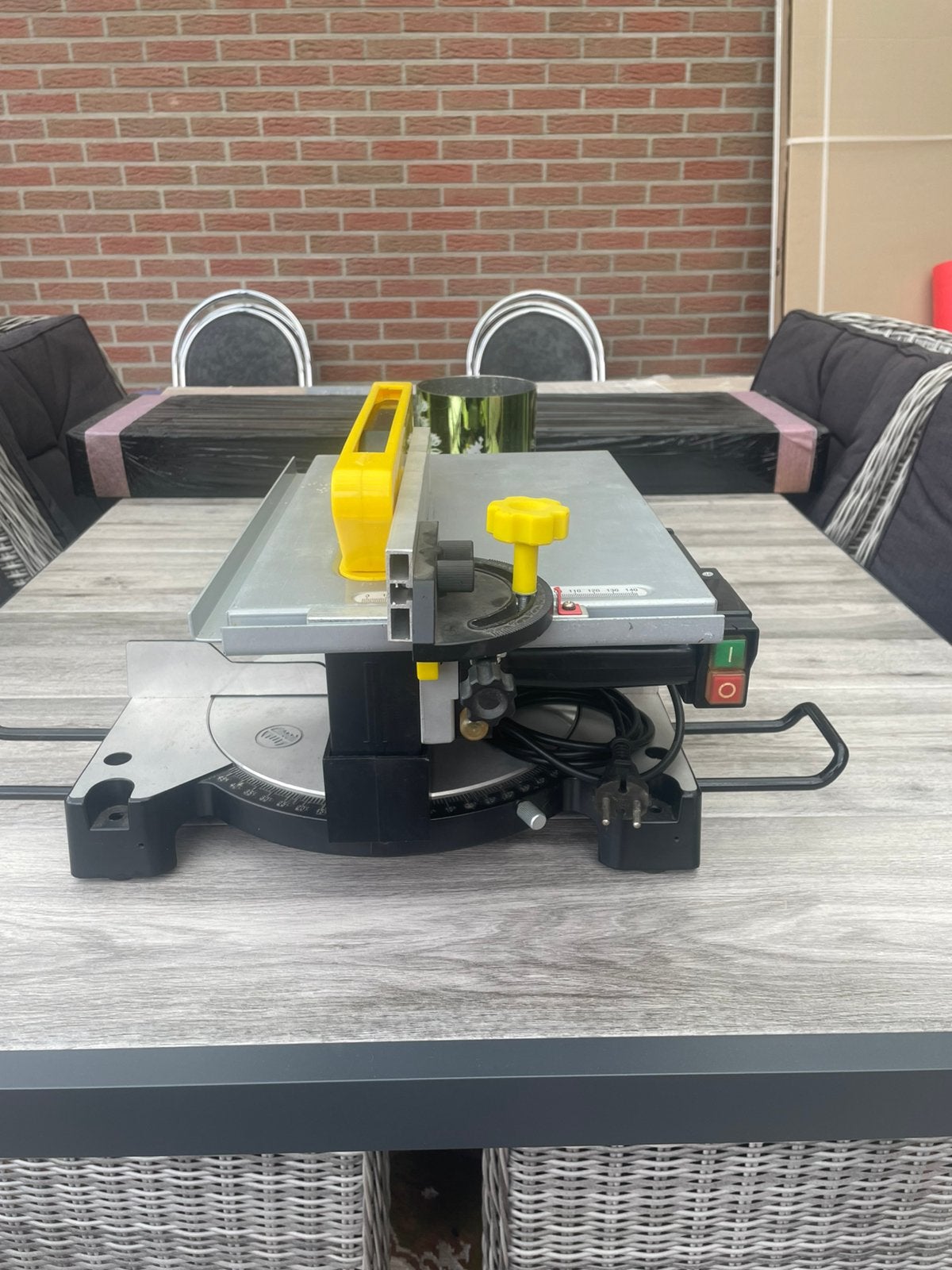 Tafel/afkortzaag, Ophalen, Zo goed als nieuw, Afkortzaag