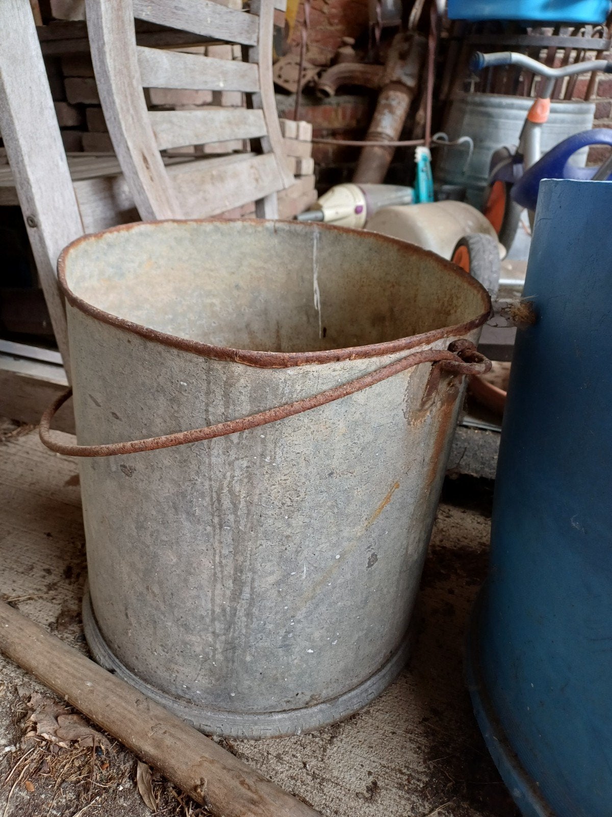 Vintage gegalvaniseerde metalen emmer, Ophalen