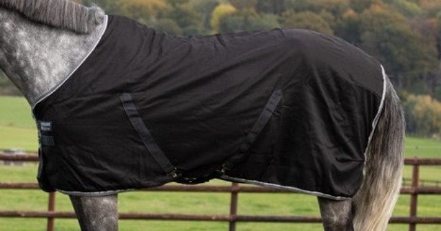 Couverture Horseware Ireland Rambo 200gr 145/198, Animaux & Accessoires, Full (L), Noir, Enlèvement ou Envoi, Fermeture velcro