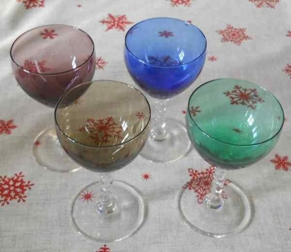 Lot de 4 verres de couleur, Antiquités & Art, Antiquités | Verre & Cristal, Enlèvement