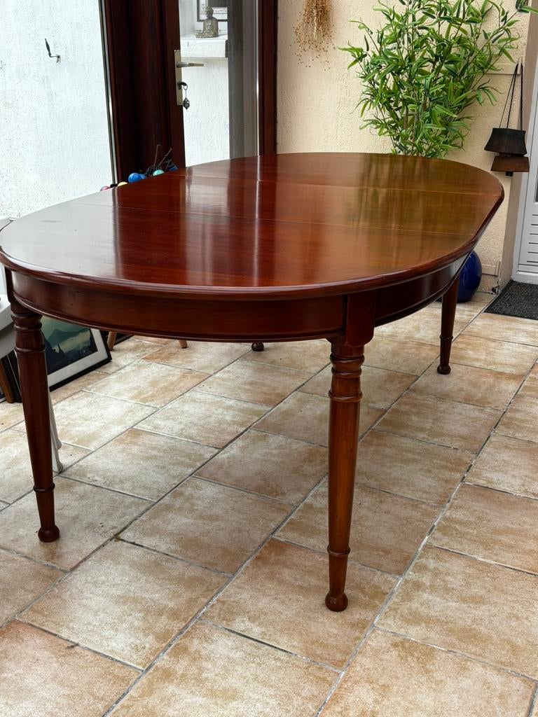 Table ovale, Enlèvement