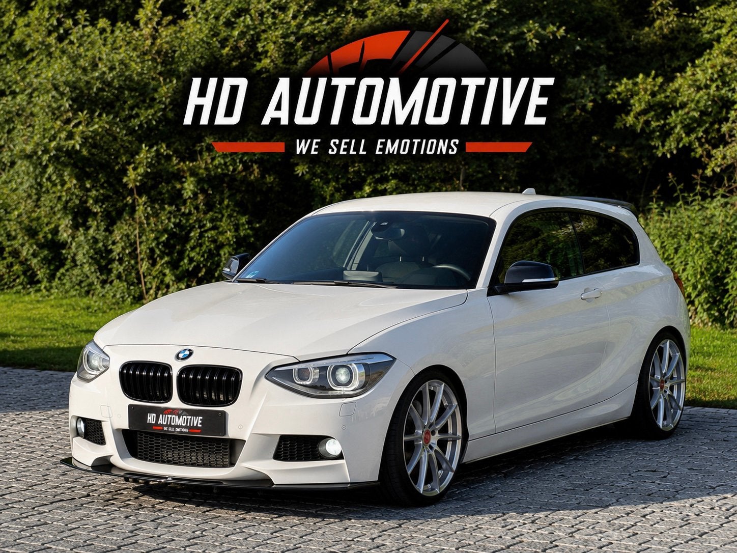 BMW F21 116i AUTOMATIC //M PERFORMANCE • EURO6 • M135i-LOOK, Testrit aan huis, 4 cilinders, Wit, Grijs
