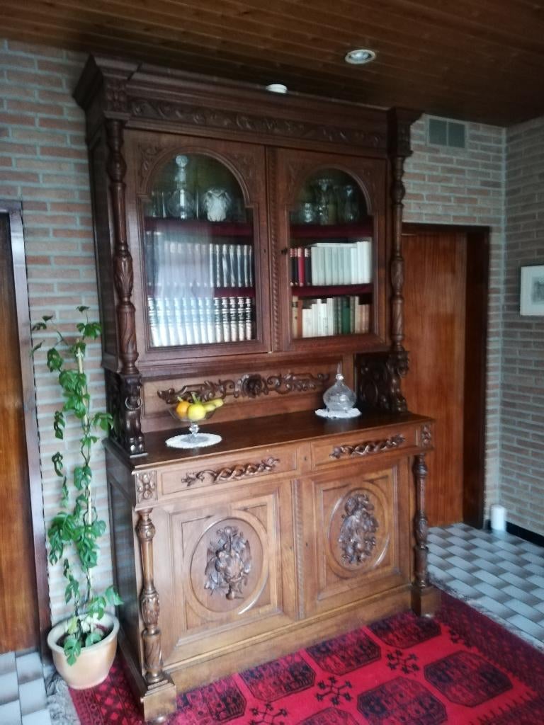 Cabinet de chasse ancien du XIXe siècle, Enlèvement