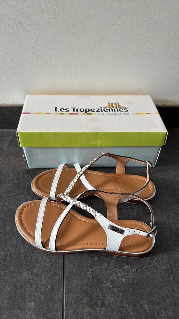 Les Tropeziennes, Enlèvement, Comme neuf