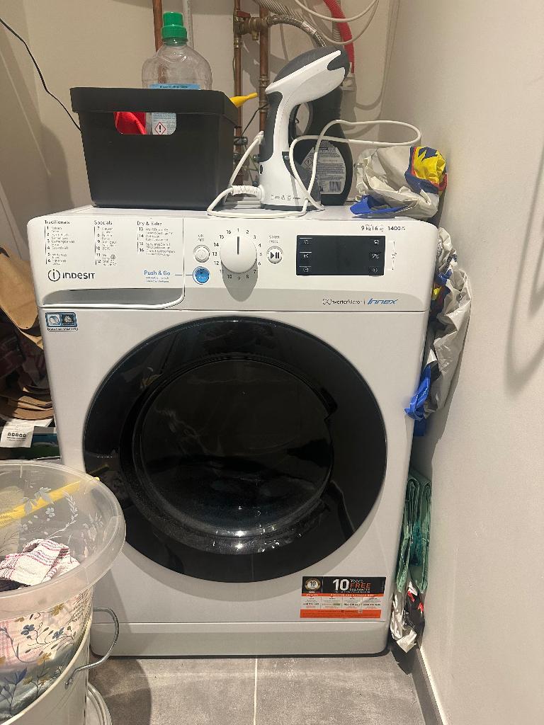 Machine à laver et à sécher Indesit, Electroménager, Lave-linges séchants, Utilisé, 8 à 10 kg, 85 à 90 cm, Enlèvement