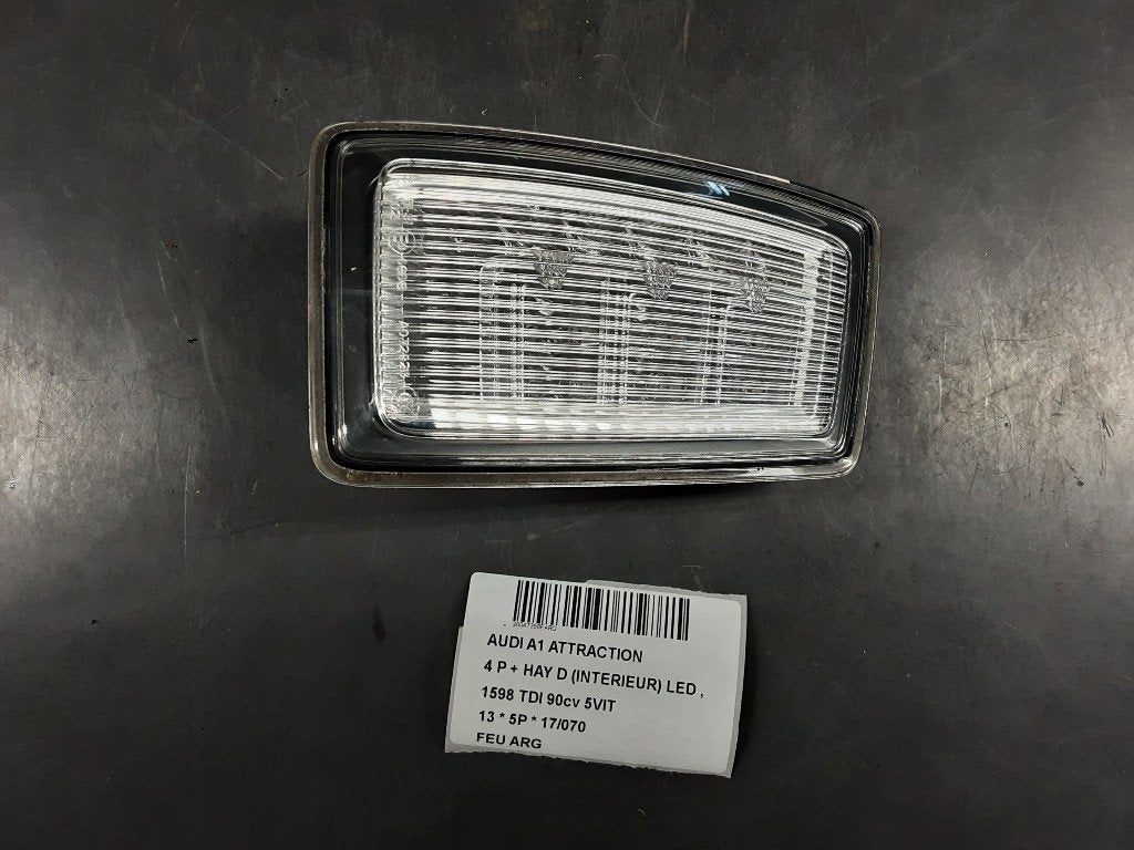 FEU ARRIÈRE GAUCHE A1 Sportback (8XA / 8XF) (8X0945095), Mevr. I. Hauben, Audi, Utilisé, Rue de l'Espoir 34 34
4030  GRIVEGNÉE, BE