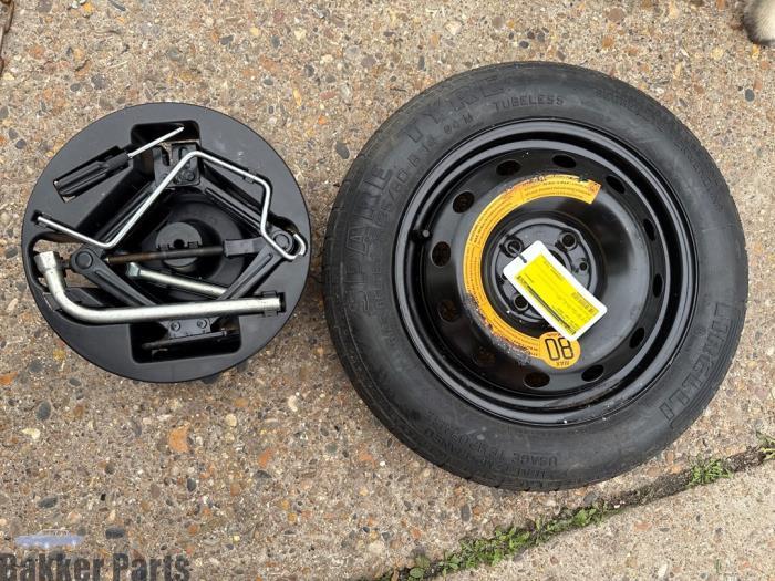 Kit de cric + Roue de secours d'un Ford KA, Autos : Pièces & Accessoires, Autres pièces automobiles, Ford, Utilisé, 3 mois de garantie