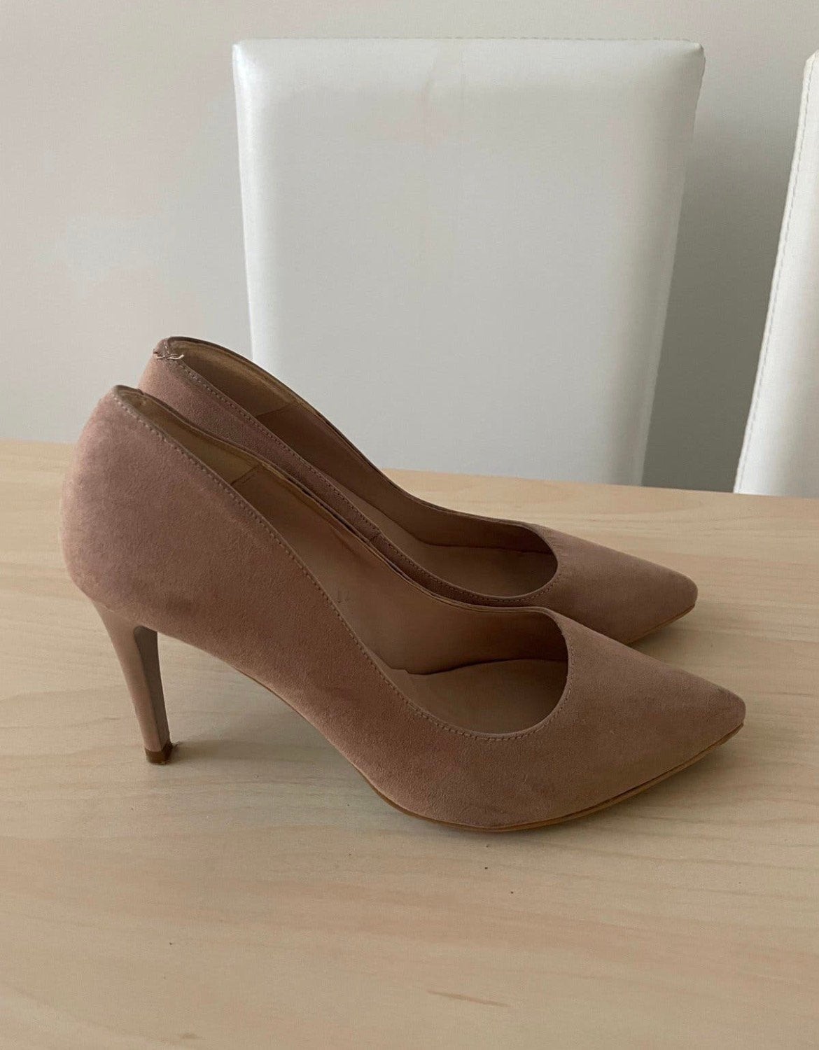 Escarpins à bout pointu en suédine beige nude (Taille 37), Vêtements | Femmes, Enlèvement, Comme neuf, Beige, Escarpins