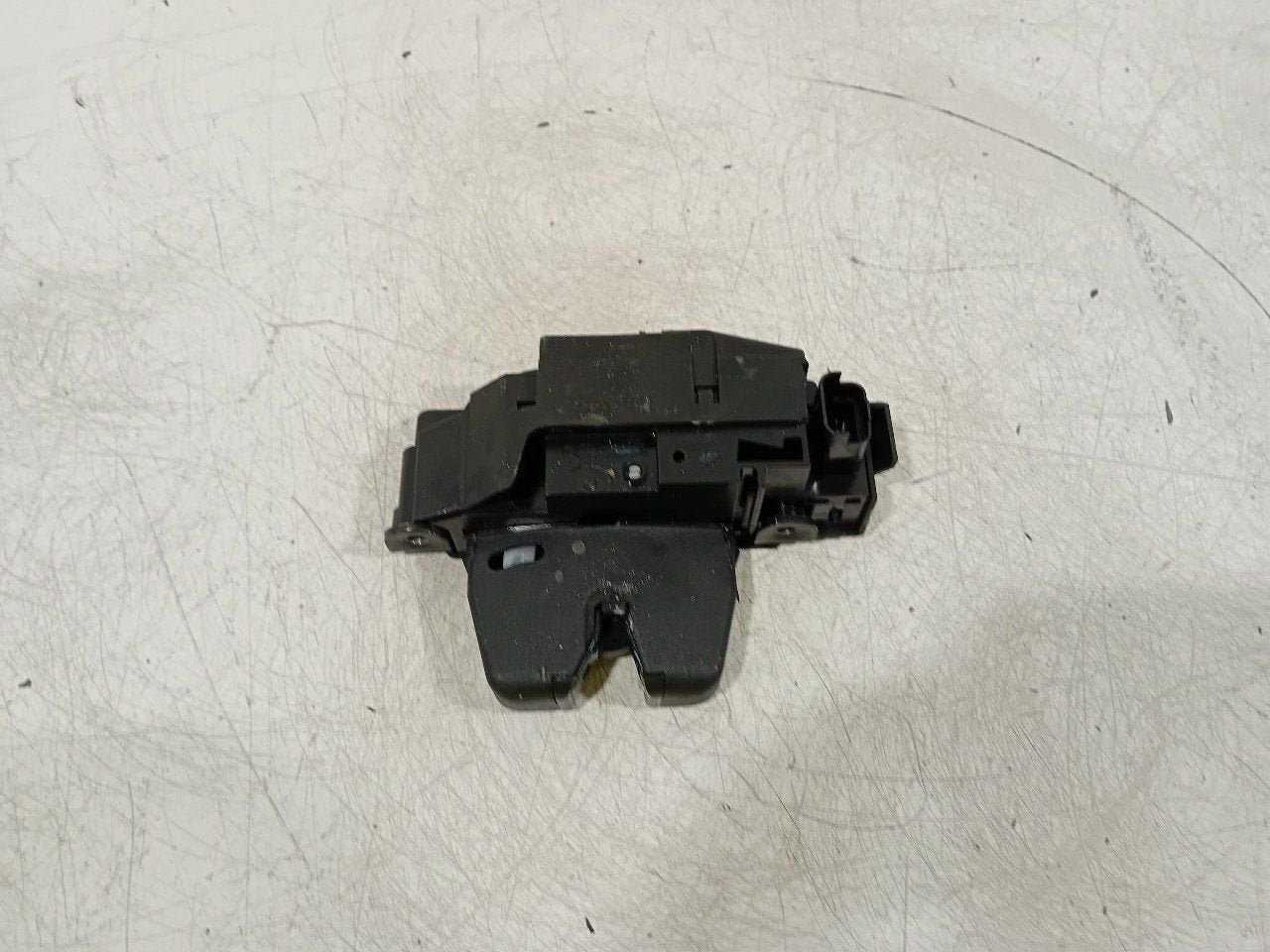 Slot mechaniek kofferdeksel achterklep elektrisch Citroën C4, Onderdelen@venauto.nl, Van der Ven Autorecycling B.V., Ettenseweg 76, 4706 PB Roosendaal, The Netherlands