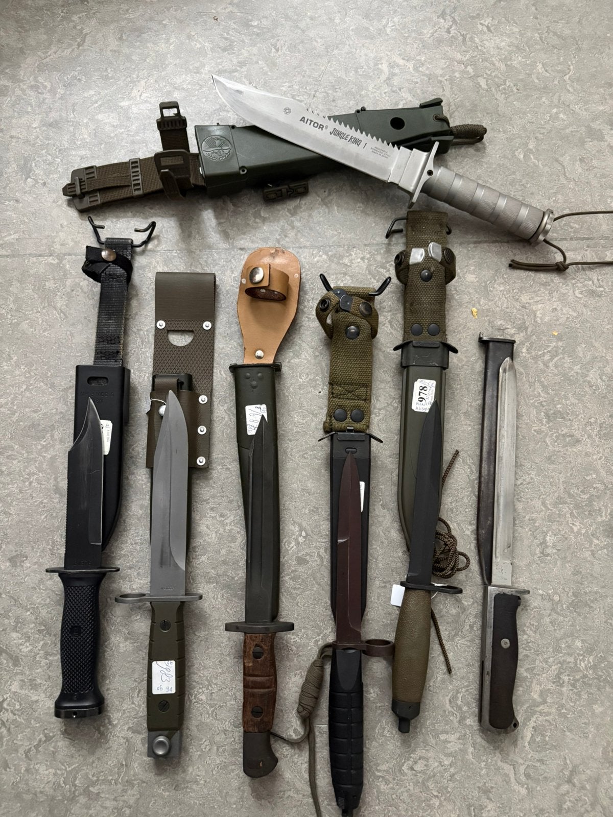 Collection avec baïonnettes et couteau de survie, Enlèvement ou Envoi