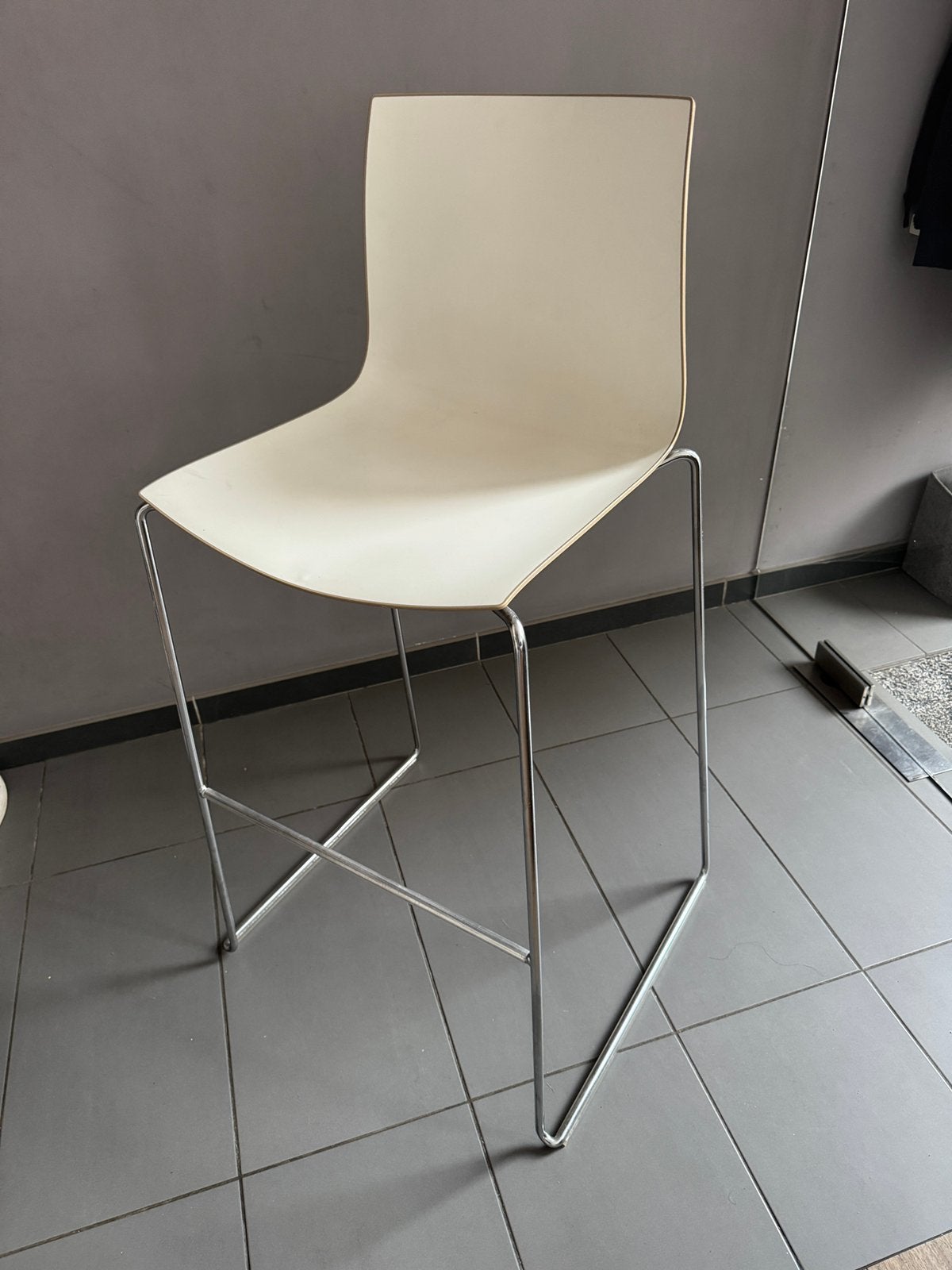 Set van 4 Arper Catifa 46 design barkrukken – Wit/Chroom –, Ophalen, Zo goed als nieuw