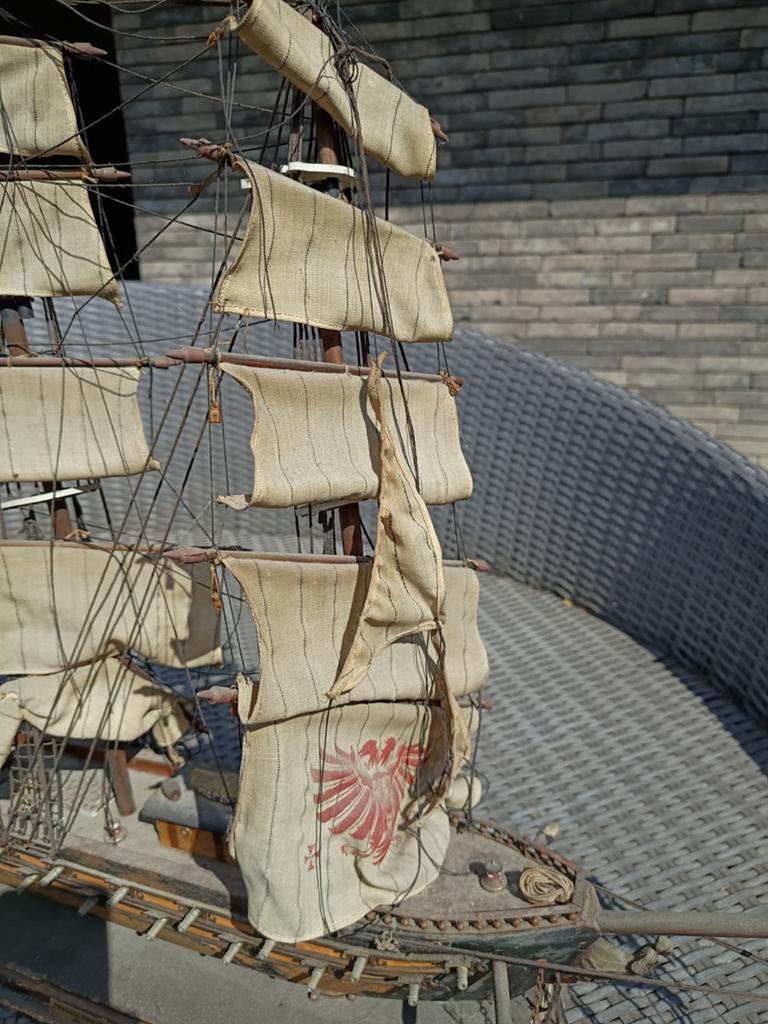 Houten model schip Fragata Espanola 1780, Ophalen