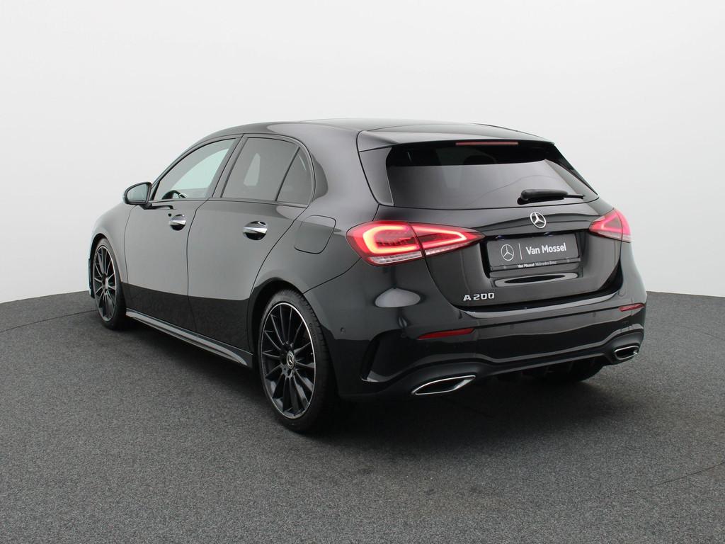 Mercedes-Benz A 200 AMG Line + PANORAMISCH DAK + MULTIBEAM L, Stof, 4 cilinders, Zwart, 120 kW