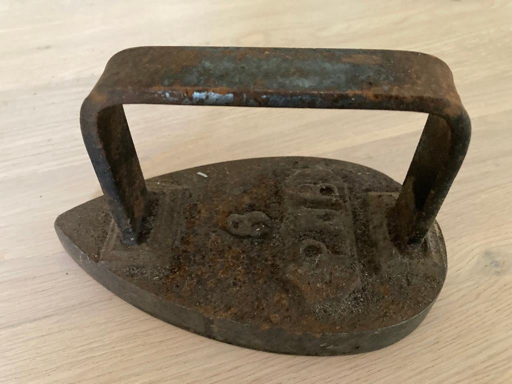 Vintage gietijzeren strijkijzer, Antiek en Kunst, Ophalen