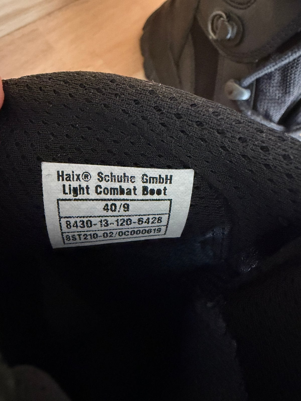 Haix combat boots, Ophalen
