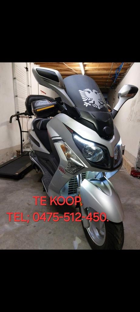 SYM,Scooter 250cc.GOED...(Altijd binnengestaan) 850€., Motoren, Particulier, Scooter