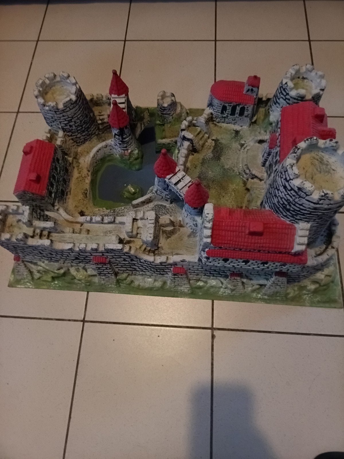 châteaufort médiéval en très bon état, Enlèvement