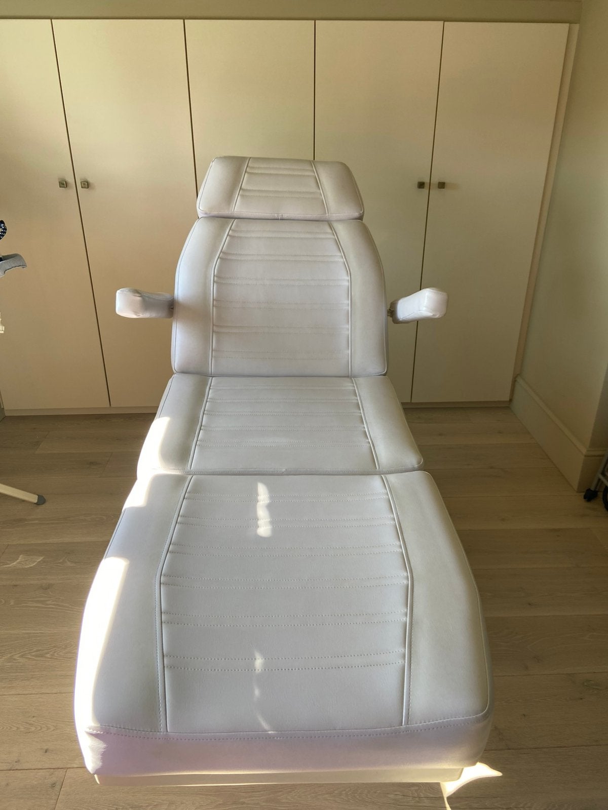 Professionele behandelstoel – ideaal massage en pedicure, Sport en Fitness, Massageproducten, Ophalen, Gebruikt, Massagestoel of Kussen