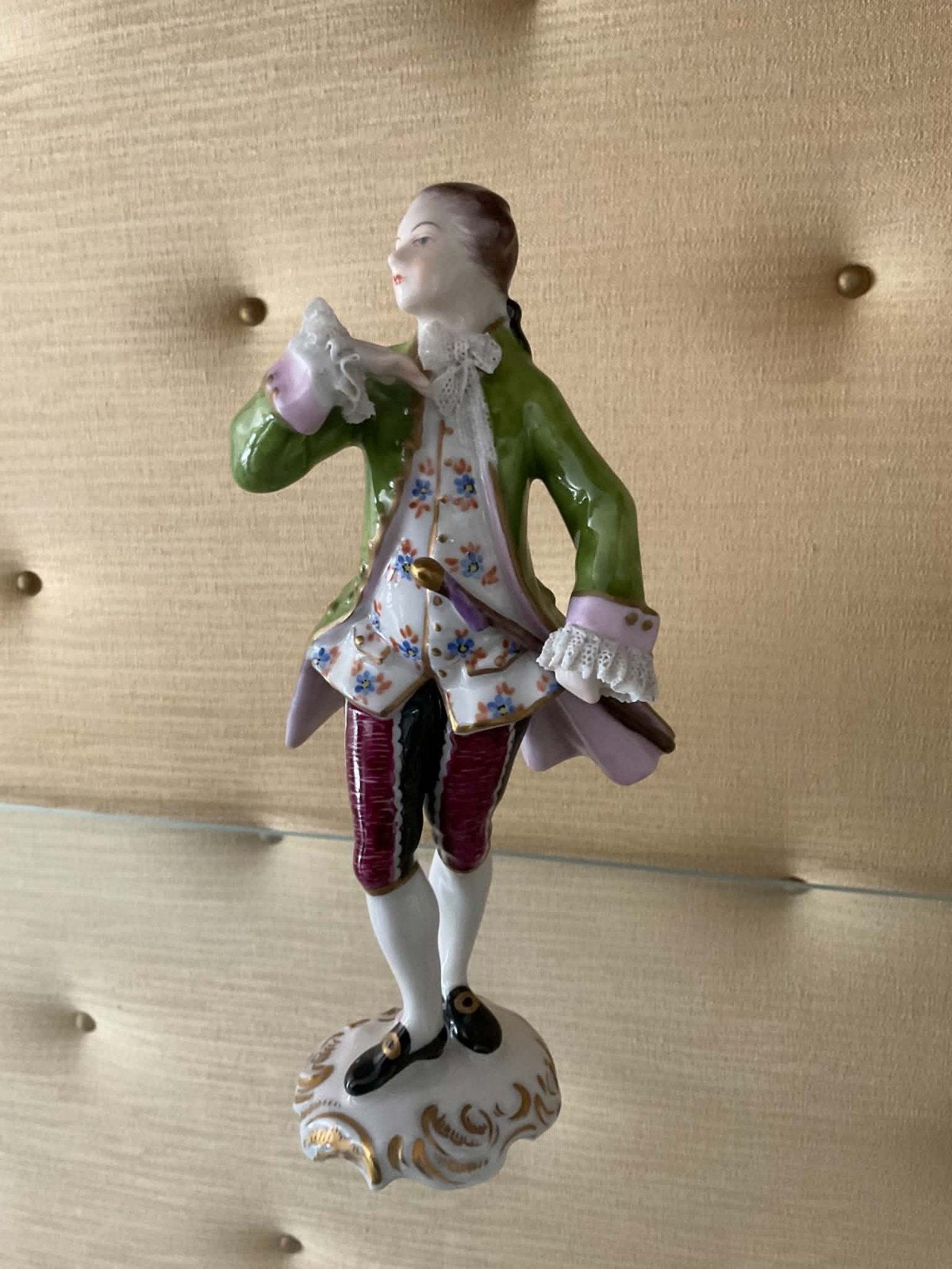 porseleinen beeld, Ophalen