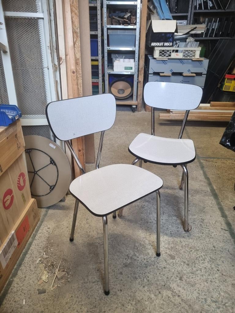 4 grijze Formica stoelen